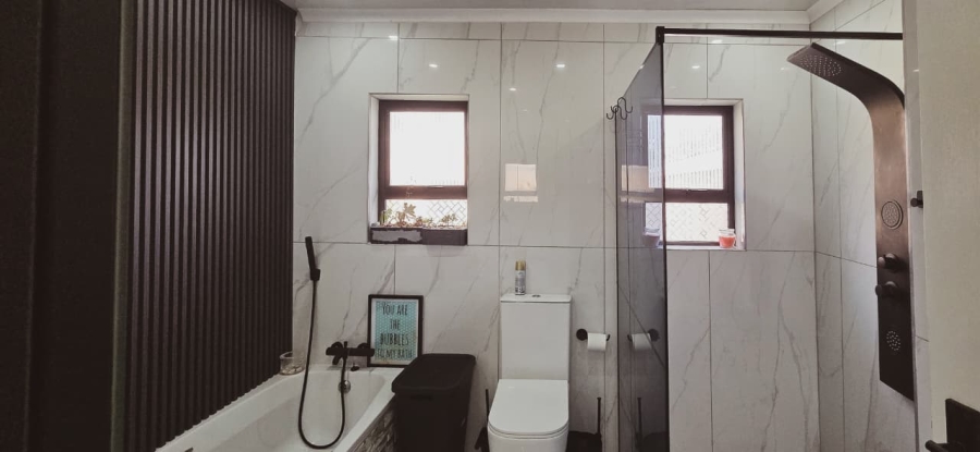 4 Bedroom Property for Sale in Boknesstrand Eastern Cape